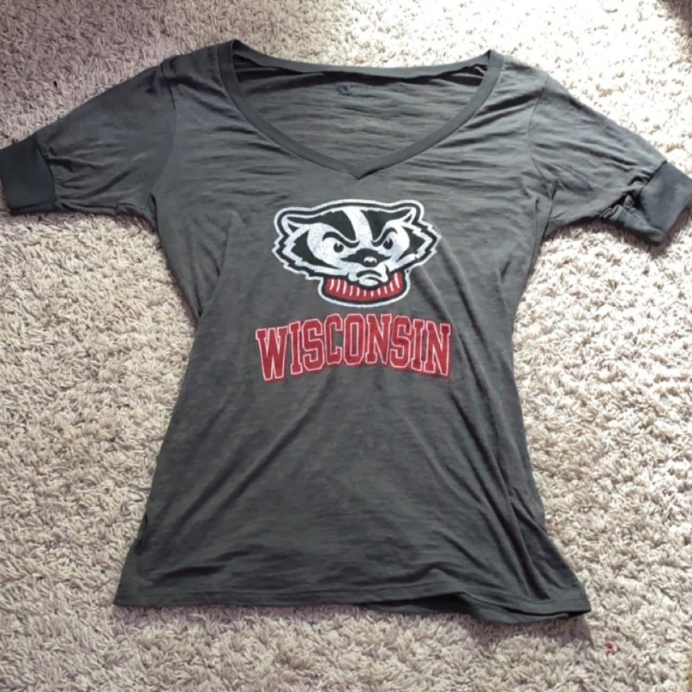 Womens Wisconsin Badgers V-Neck